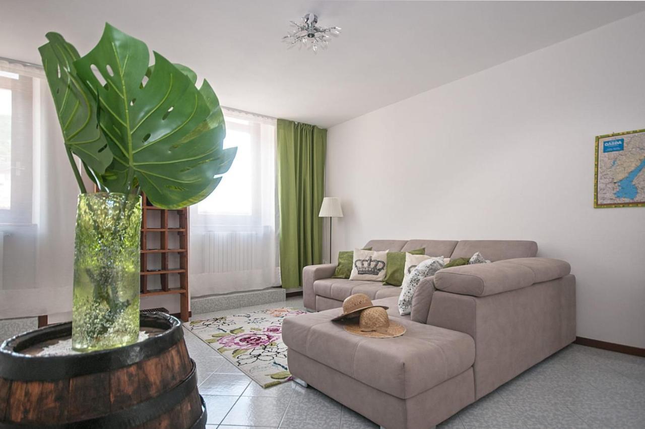 Casa Regina Apartment Salo Bagian luar foto