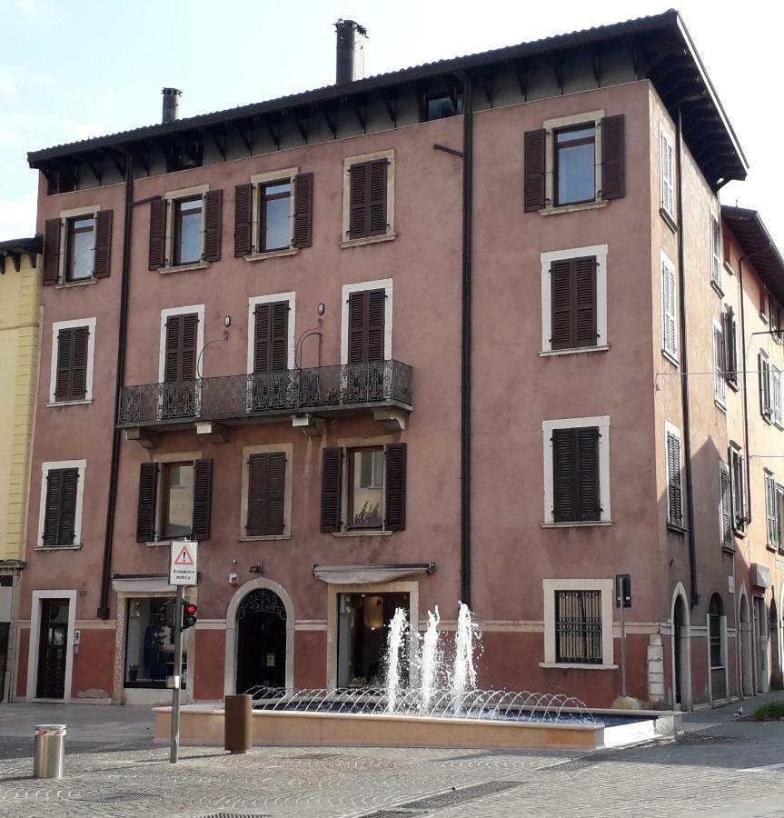 Casa Regina Apartment Salo Bagian luar foto